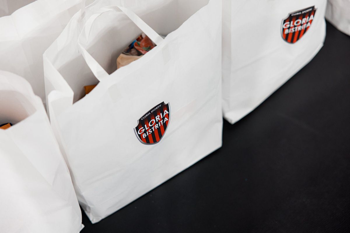 Handbalistele Gloriei Bistrița, sărbătoare de Crăciun în costume noi