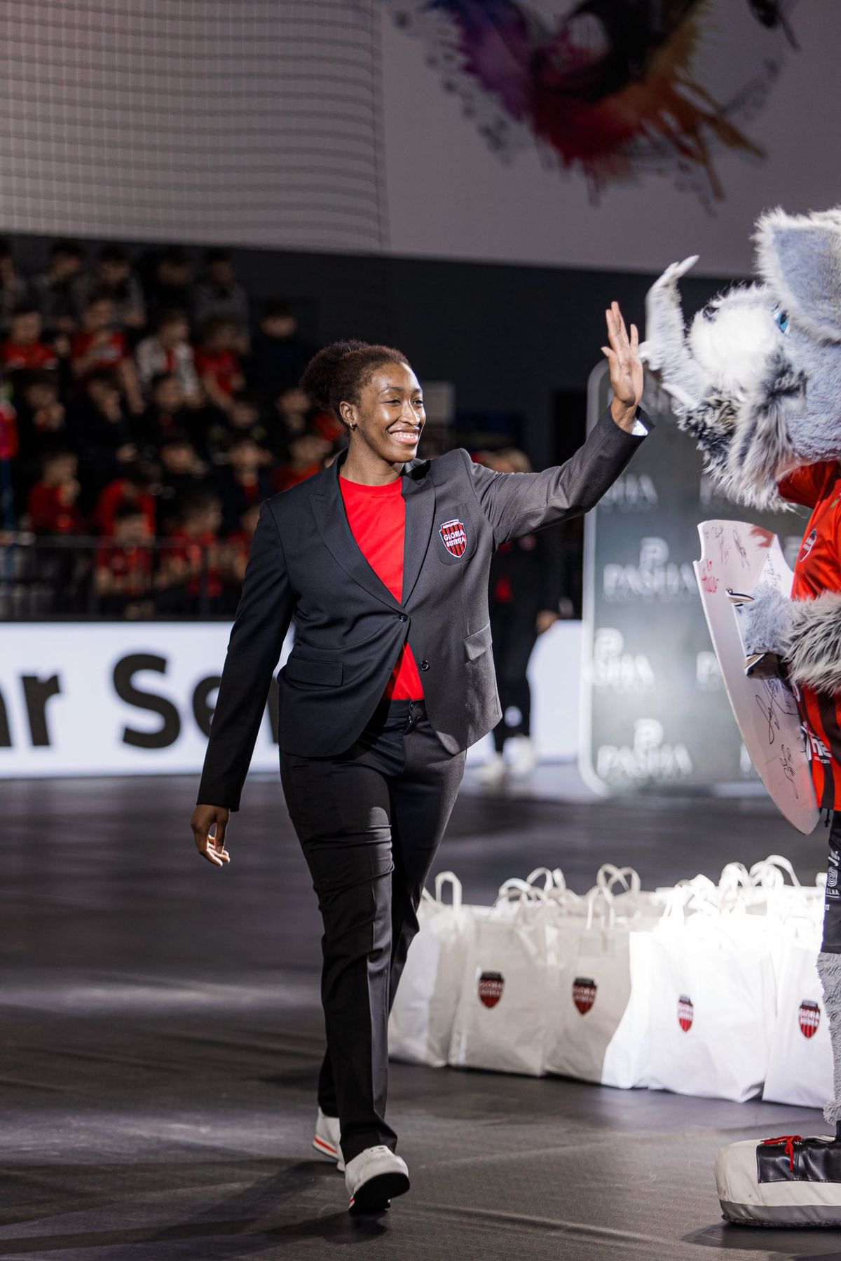 Handbalistele Gloriei Bistrița, sărbătoare de Crăciun în costume noi