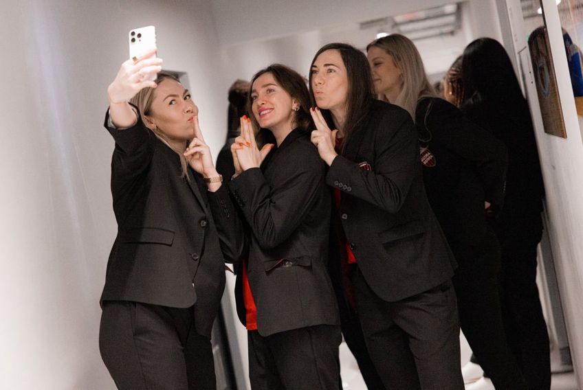 GALERIE FOTO Handbalistele Gloriei Bistrița, în haine noi la petrecerea de Crăciun! Peste 1500 de mici sportivi au fost prezenți la eveniment