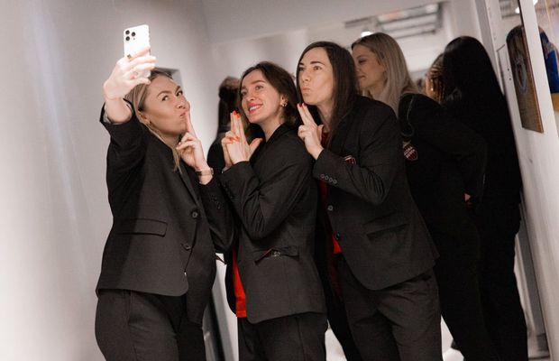 Handbalistele Gloriei Bistrița, în haine noi la petrecerea de Crăciun! Peste 1500 de mici sportivi au fost prezenți la eveniment