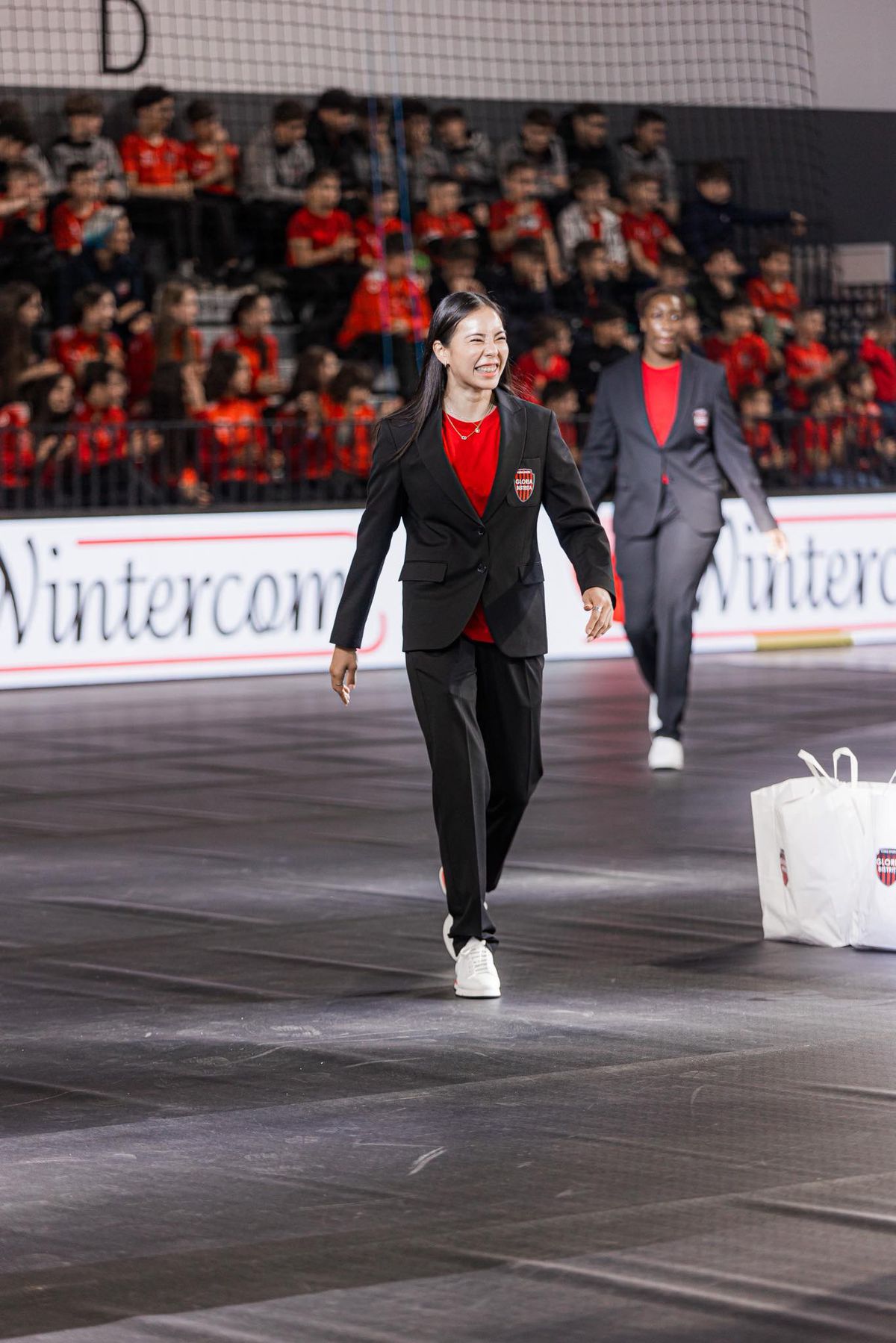 Handbalistele Gloriei Bistrița, sărbătoare de Crăciun în costume noi