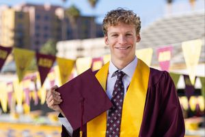 Multiplul campion olimpic și mondial Leon Marchand a obținut diploma în inginerie software la Universitatea din Arizona