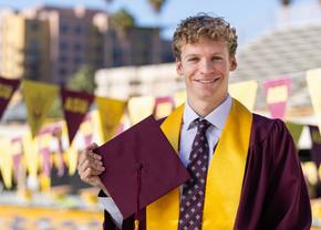 Multiplul campion olimpic și mondial Leon Marchand a obținut diploma în inginerie software la Universitatea din Arizona