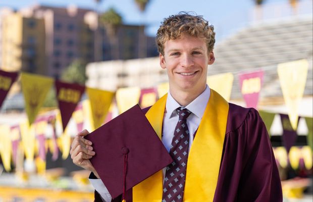 Multiplul campion olimpic și mondial Leon Marchand a obținut diploma în inginerie software la Universitatea din Arizona