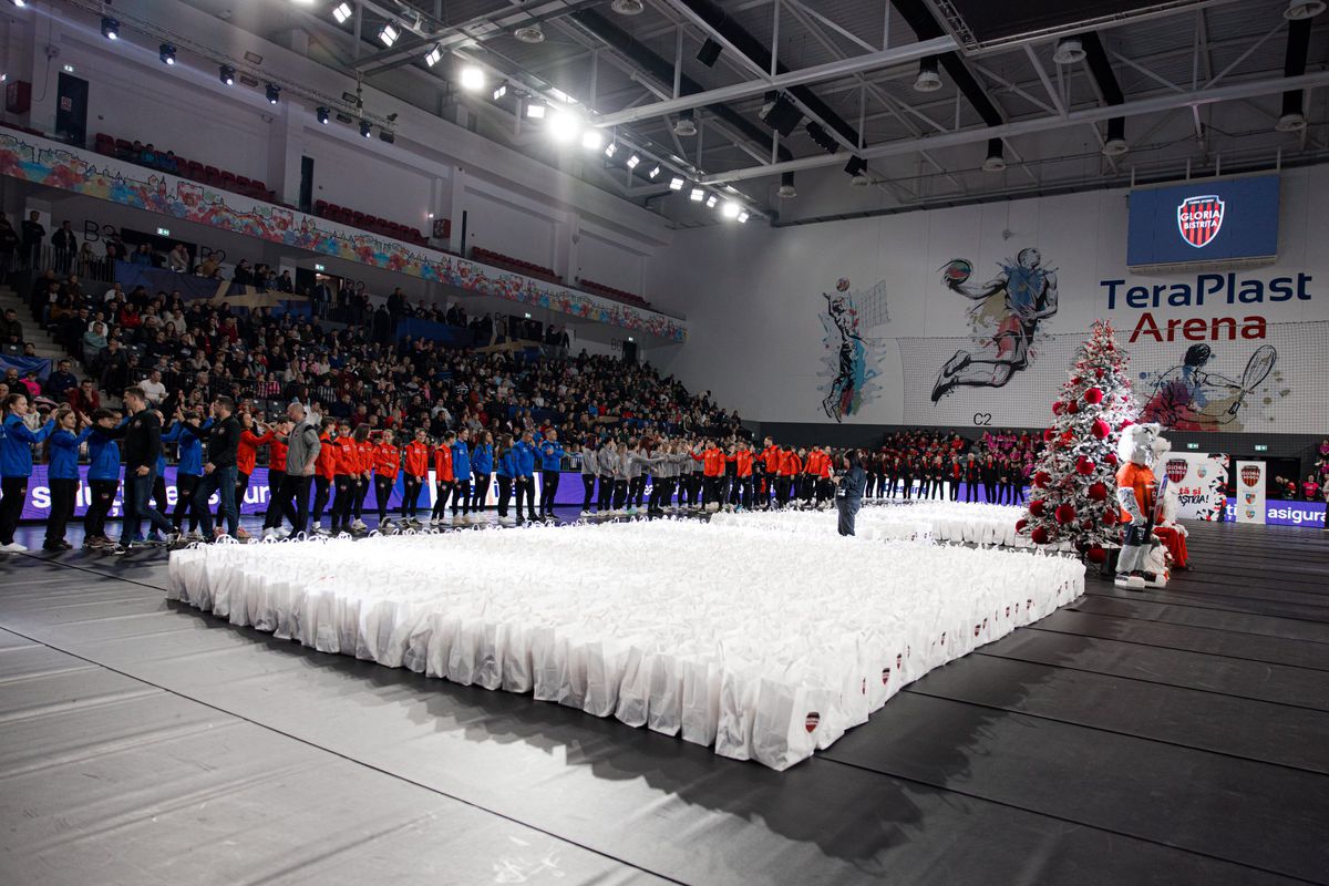 Handbalistele Gloriei Bistrița, sărbătoare de Crăciun în costume noi