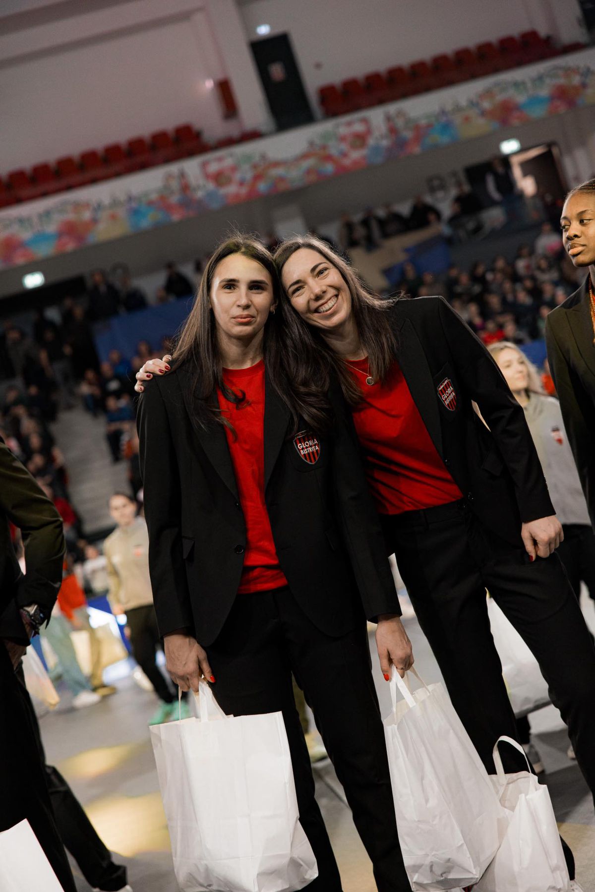 Handbalistele Gloriei Bistrița, sărbătoare de Crăciun în costume noi