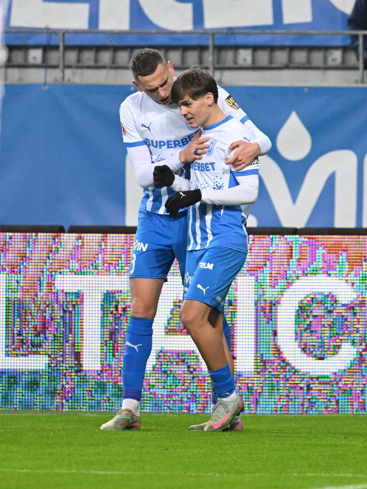 Universitatea Craiova a dat de pământ cu Csikszereda: cinci goluri, unul anulat și o eliminare » Craiova este „campioana de iarnă”