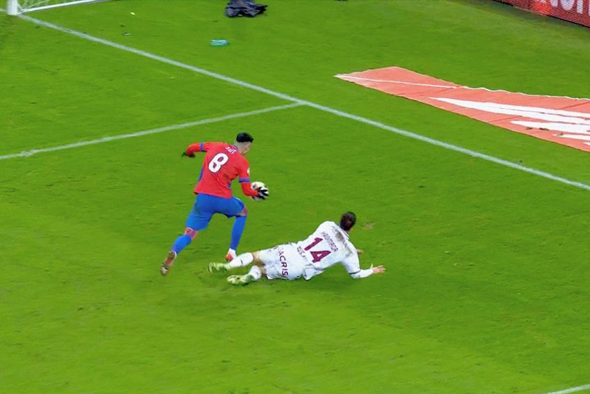 FOTO Viciere de rezultat în FCSB - Rapid?! Panduru a văzut faza și n-are niciun dubiu: „Penalty”