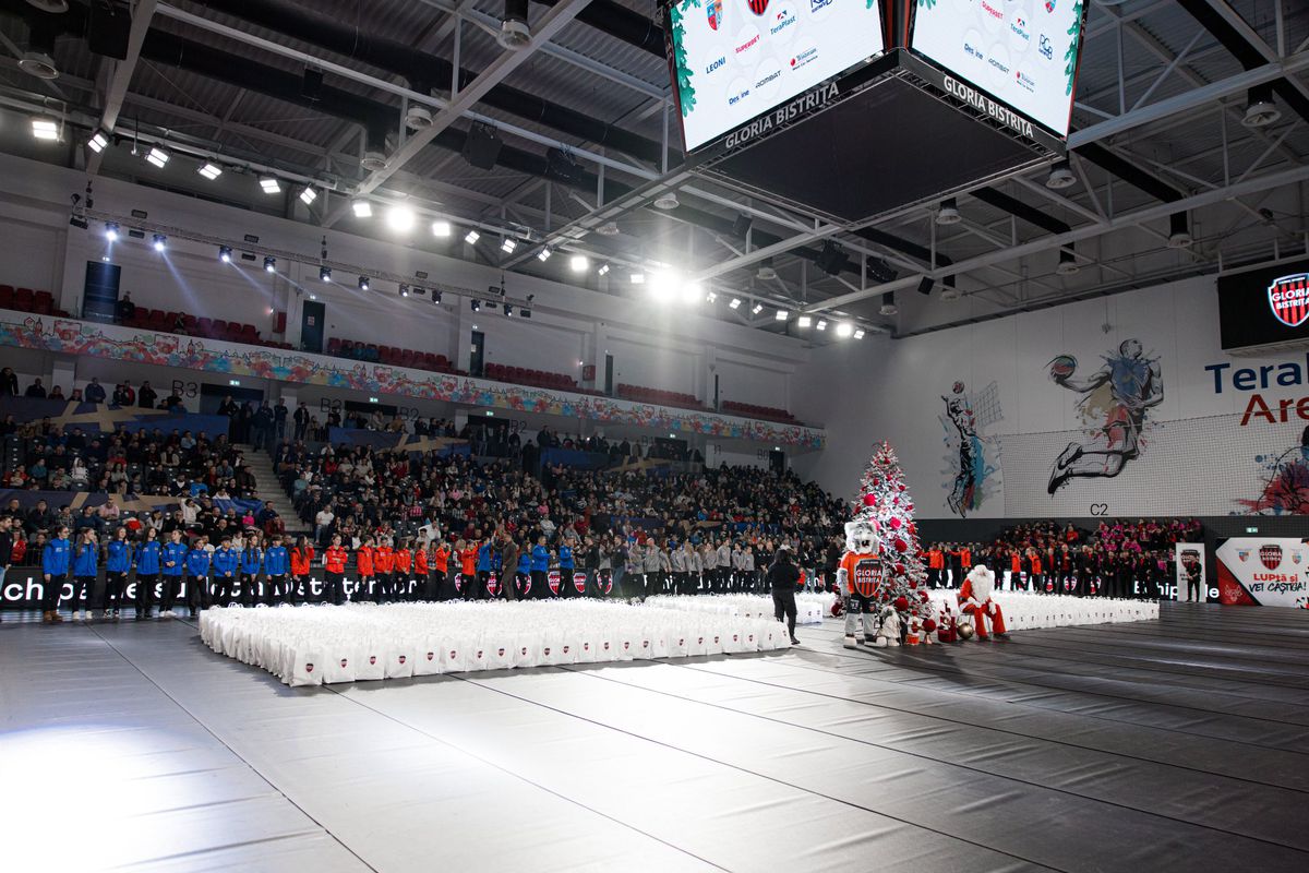 Handbalistele Gloriei Bistrița, sărbătoare de Crăciun în costume noi