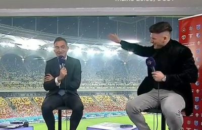 Cristi Săpunaru arată înspre MM Stoica pentru a-și scuza momentul controversat din studio, când a salutat scandările obscene ale galeriei