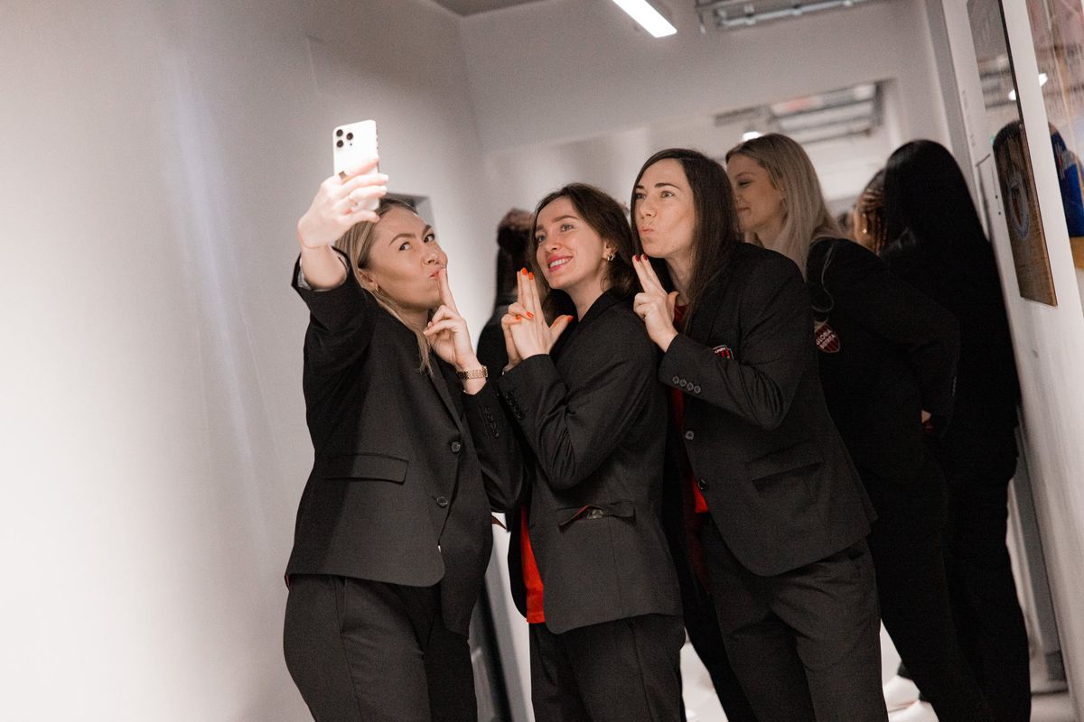 Handbalistele Gloriei Bistrița, sărbătoare de Crăciun în costume noi