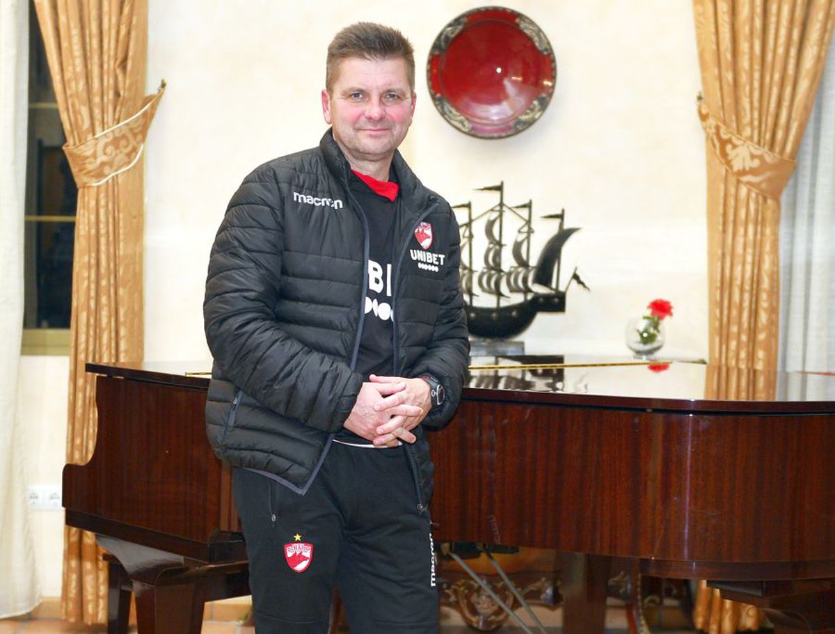 DINAMO // VIDEO EXCLUSIV / INTERVIU Dusan Uhrin jr.: „Cu maximum 5 transferuri, aș încerca să atac locul 1 în sezonul următor”