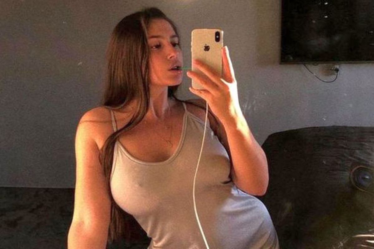 FOTO Iubita lui Florinel Coman a răbufnit pe Instagram: „Nu vă mai lăsaţi manipulaţi de societatea asta de c...t!” » Ce a deranjat-o pe focoasa brunetă