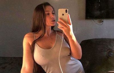 FOTO Iubita lui Florinel Coman a răbufnit pe Instagram: „Nu vă mai lăsaţi manipulaţi de societatea asta de c...t!” » Ce a deranjat-o pe focoasa brunetă