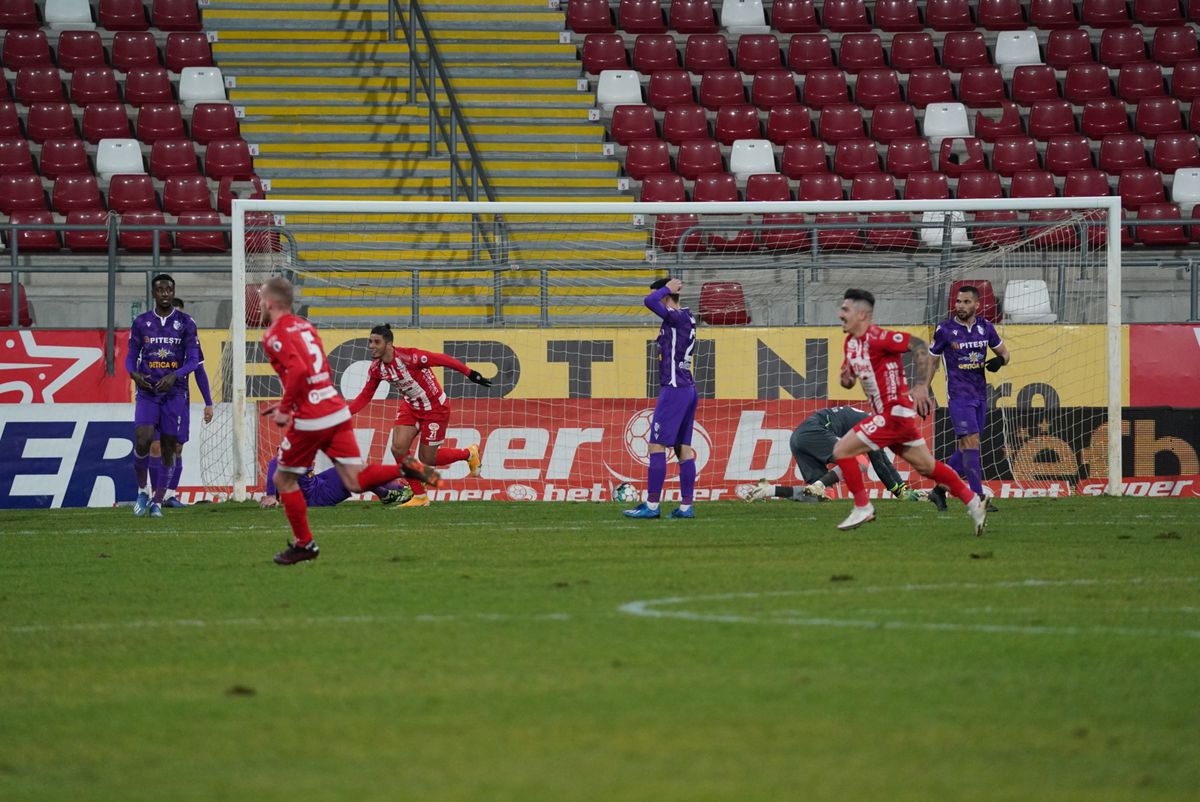UTA - FC Argeș. Moment crucial la Arad: arbitrul a luat o decizie radicală la o fază controversată