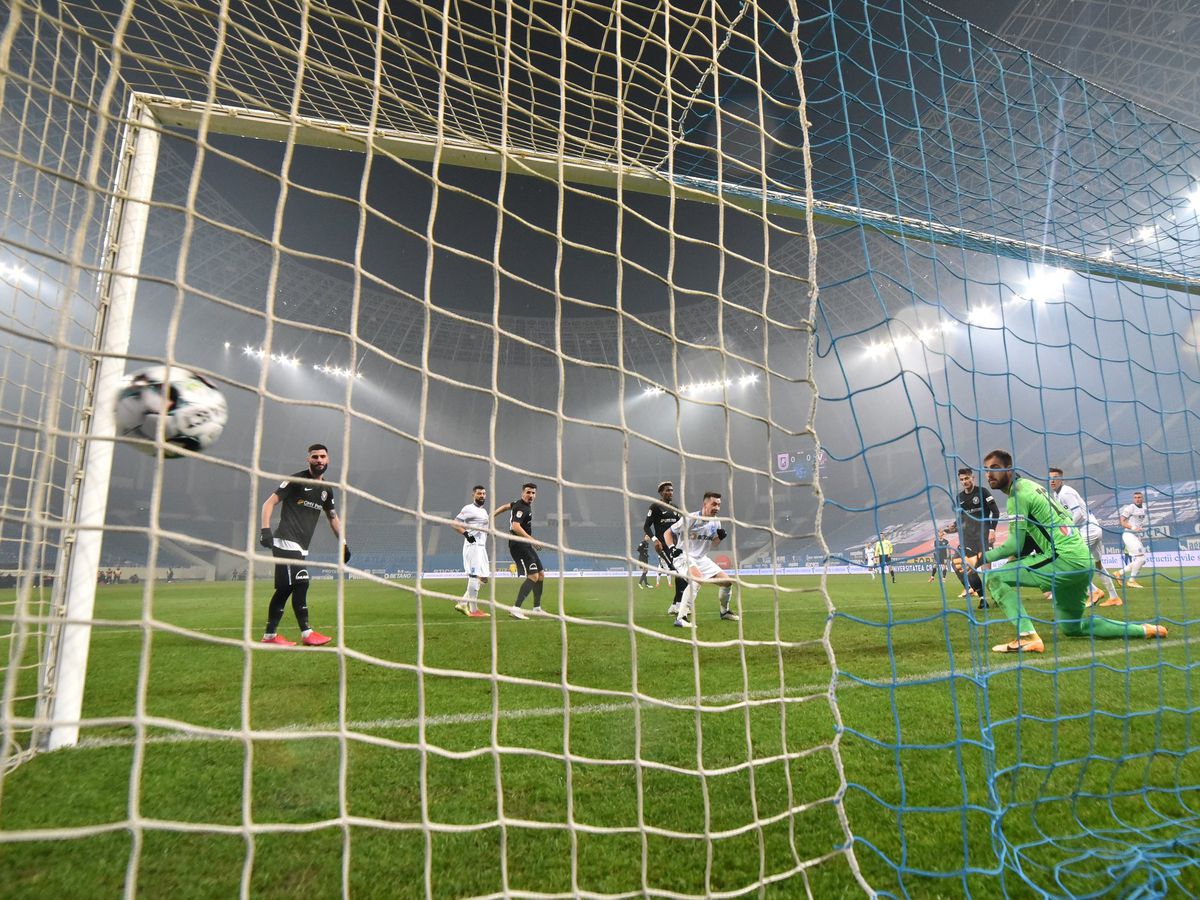 Craiova - Viitorul 1-1. Mircea Rednic și-a certat jucătorii: „Bă, la mine nu există titulari! N-ai voie să intri așa în meci”