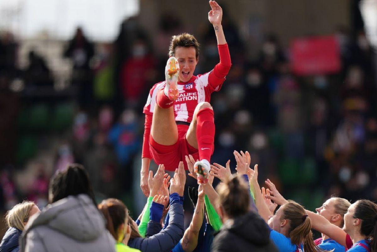 Momente emoționante la Supercupa Spaniei » Jucătoarea care a învins cancerul, purtată pe brațe de adversarele de la Barcelona