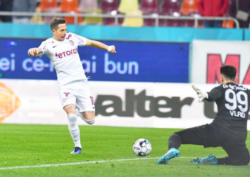 FCSB - CFR Cluj. Ciprian Deac 36 de ani), mijlocașul campioanei, a irosit o șansă imensă în minutul 26 al partidei, imediat după golul de 1-0 marcat de Octavian Popescu.