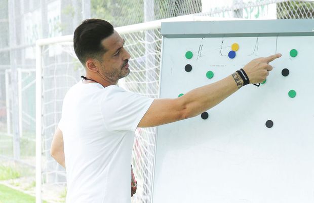 ULUITOR: Rădoi a fost selecționer, dar și cursant la licențele FRF, fără carnet de antrenor!