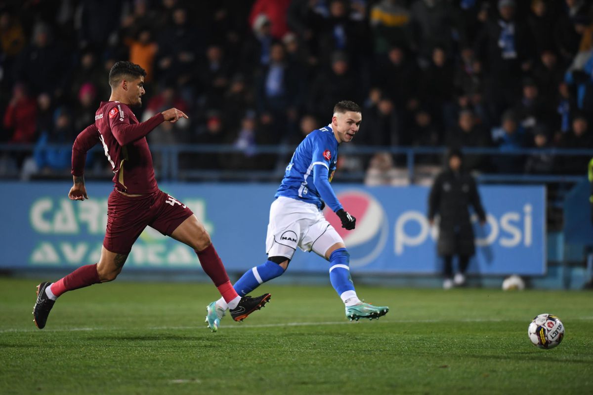 Istvan Kovacs a avut nevoie de VAR pentru un penalty cât casa în Farul - CFR Cluj