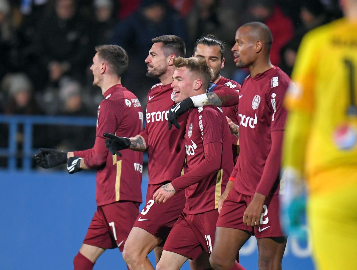 Istvan Kovacs a avut nevoie de VAR pentru un penalty cât casa în Farul - CFR Cluj