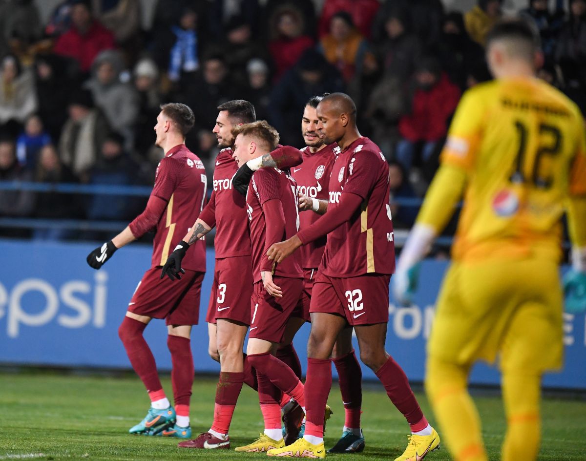 Istvan Kovacs a avut nevoie de VAR pentru un penalty cât casa în Farul - CFR Cluj