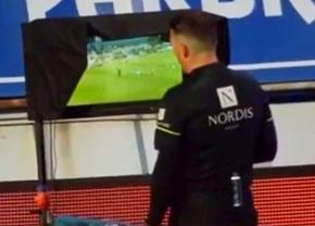 Istvan Kovacs a avut nevoie de VAR pentru un penalty cât casa în Farul - CFR Cluj