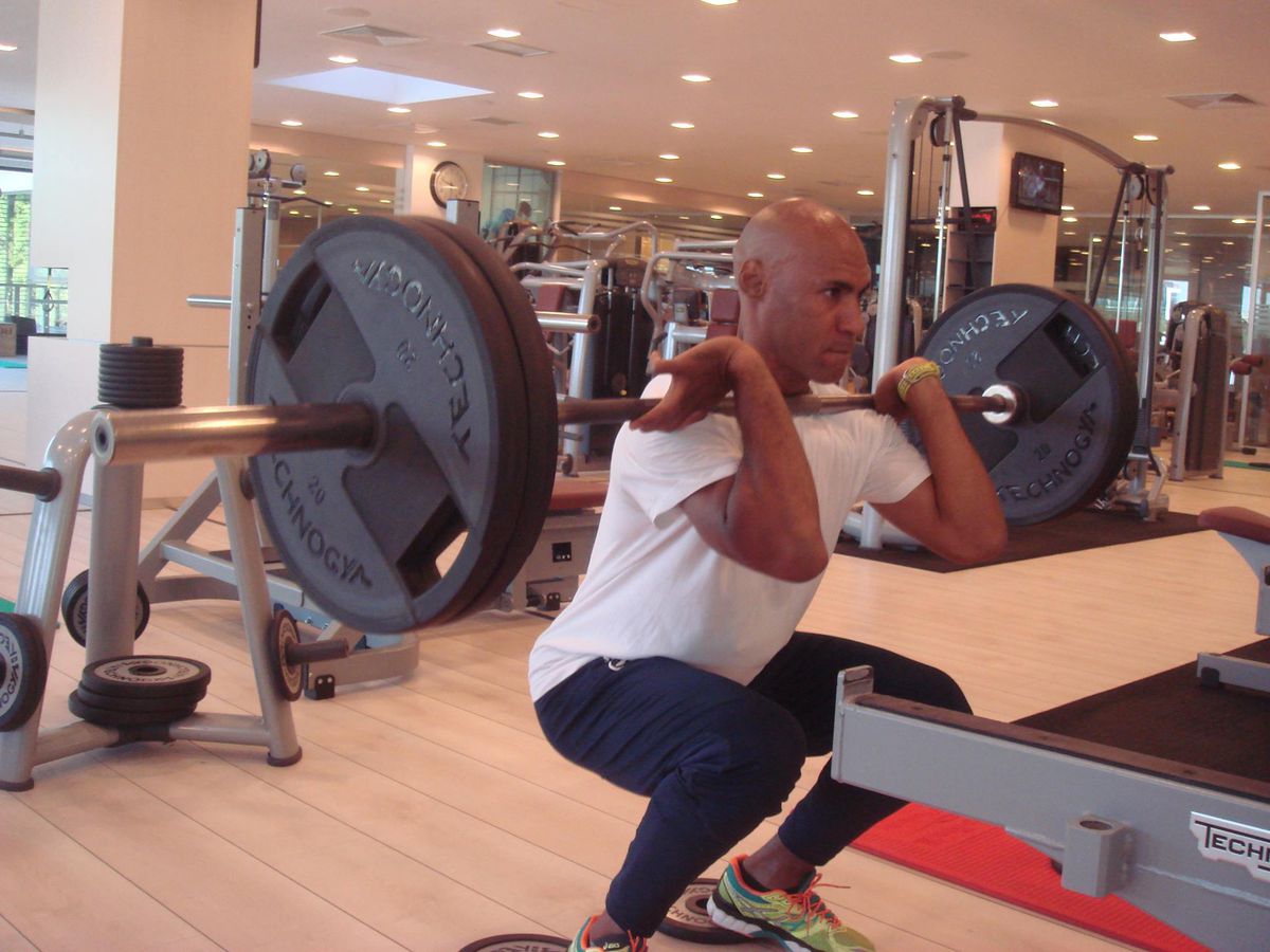 O altfel de școală de fotbal în România: „Îi las singuri cu ursul în mijlocul pădurii. Trebuie să lupte cu ursul și să se întoarcă acasă”