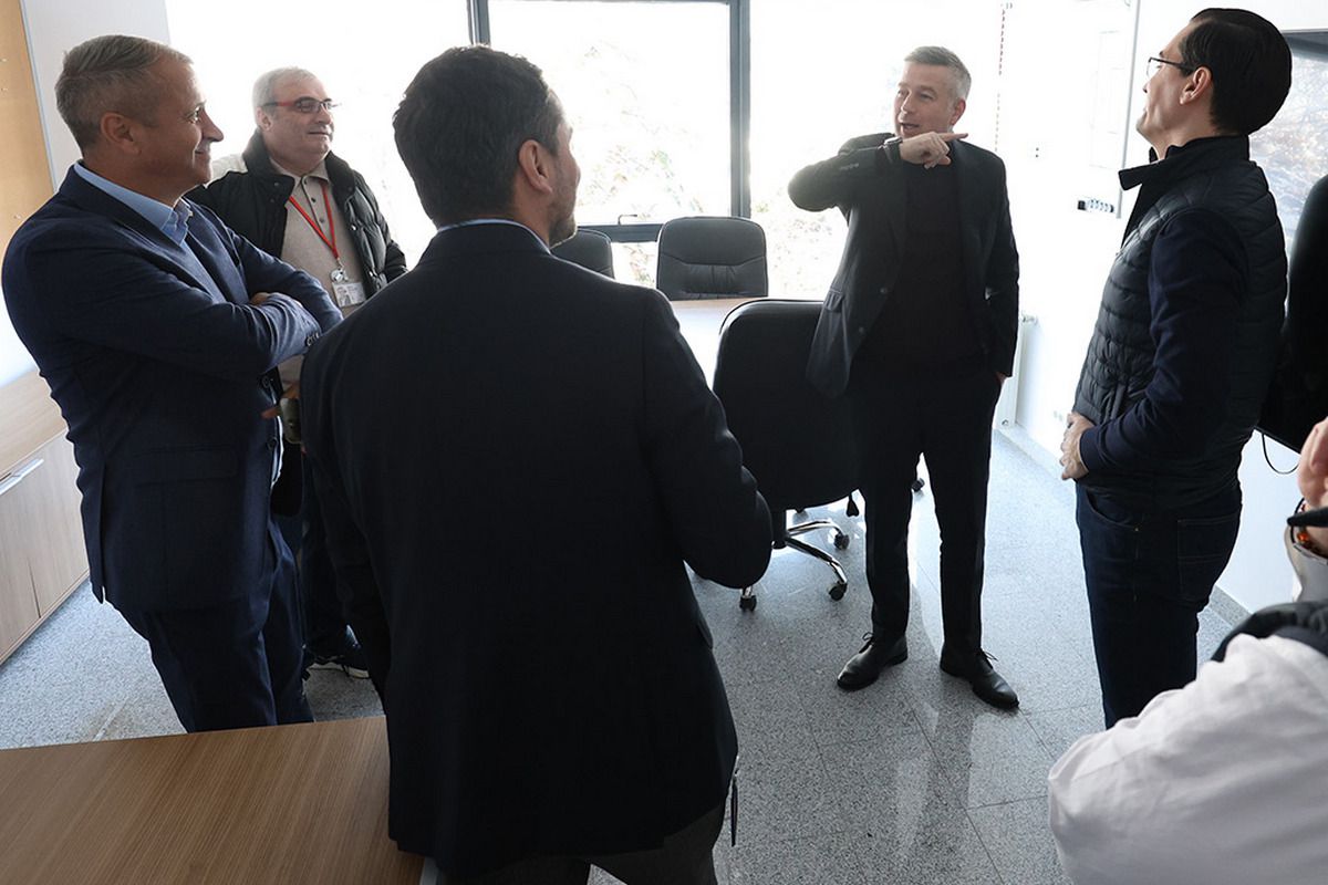 Edi Iordănescu a „fugit” de Răzvan Burleanu și s-a mutat în casă nouă