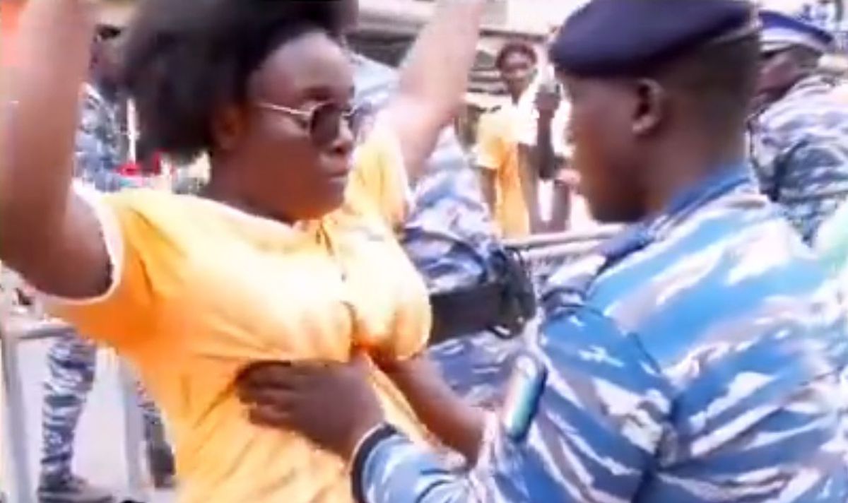 Scandal uriaș la Cupa Africii! Control revoltător făcut femeilor la intrarea pe stadioane » Imaginile care au provocat o întreagă polemică