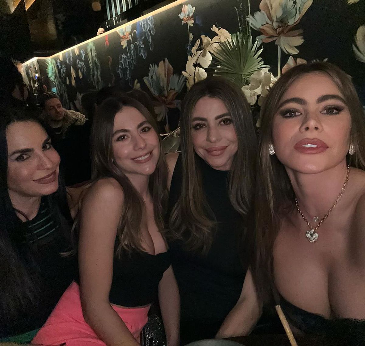 Sclipitoarea Sofia Vergara, apariție de 5 stele la superîntâlnirea dintre Messi și Ronaldo