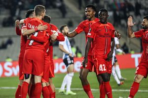 Qarabag - FCSB 2-3 » Șut cu capul: 3 cornere - 3 goluri! Campioana a fost condusă de două ori, dar a revenit din faze fixe. Finală cu Man United pentru calificarea directă!