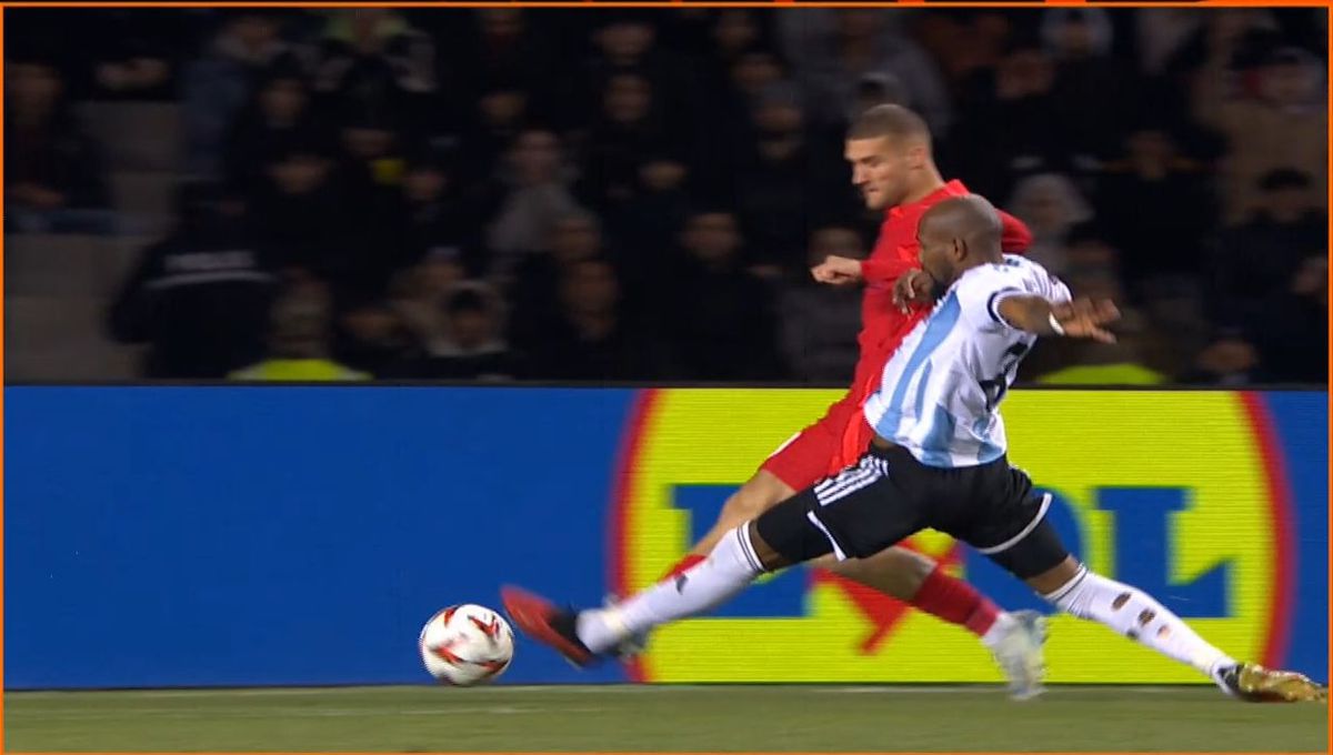 Penalty anulat de VAR în Qarabag - FCSB