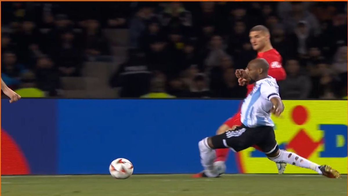 Penalty pentru FCSB refuzat de VAR la Baku » „Centralul” și-a schimbat decizia