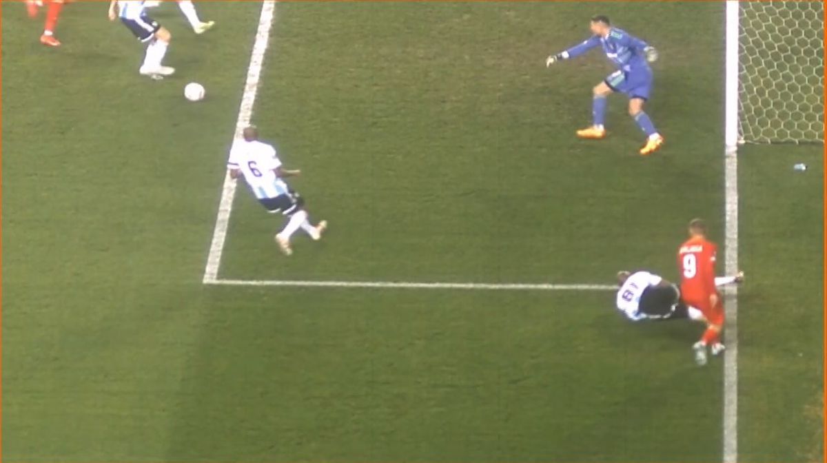 Penalty pentru FCSB refuzat de VAR la Baku » „Centralul” și-a schimbat decizia