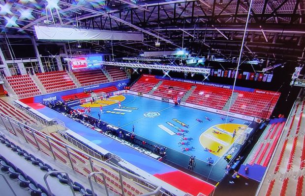 Asistență ridicolă la un meci de la Campionatul Mondial de handbal masculin: „12 oameni, 5 fac parte din staff”