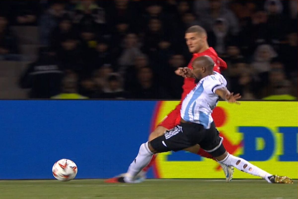 Penalty pentru FCSB refuzat de VAR la Baku » „Centralul” și-a schimbat decizia