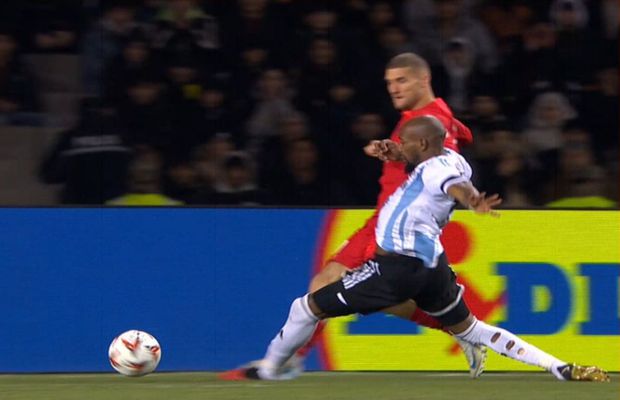 Penalty pentru FCSB refuzat de VAR la Baku » „Centralul” și-a schimbat decizia