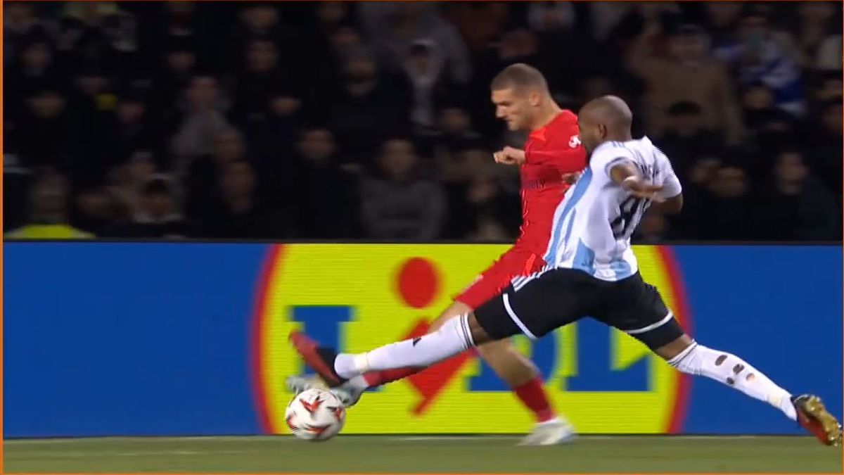 Penalty pentru FCSB refuzat de VAR la Baku » „Centralul” și-a schimbat decizia