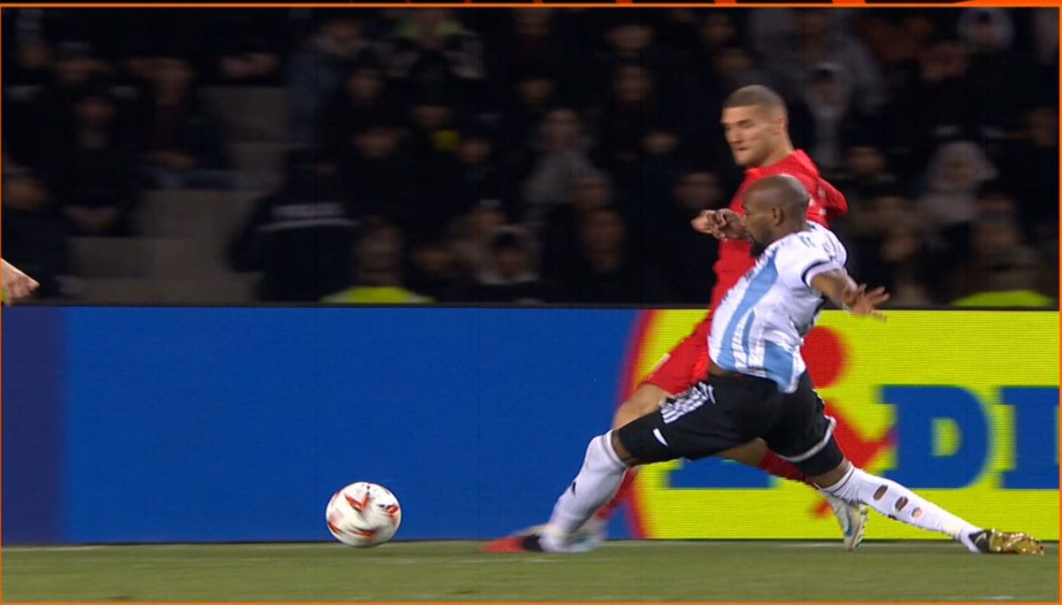 Penalty anulat de VAR în Qarabag - FCSB