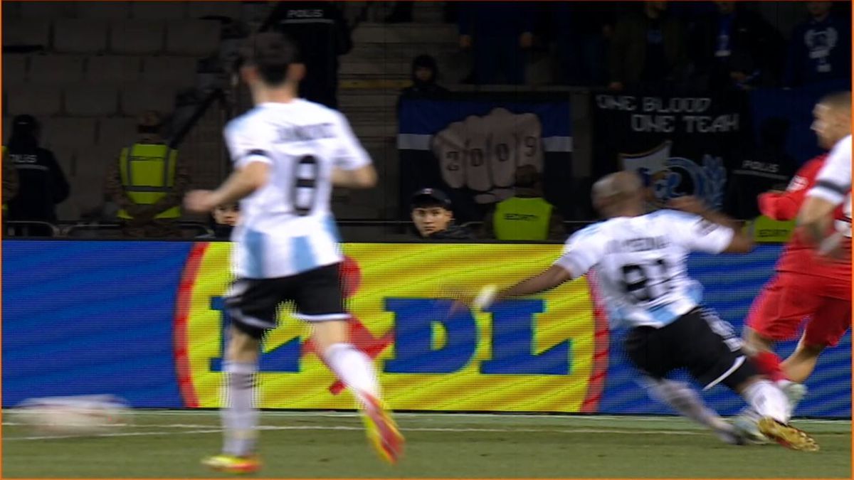 Penalty pentru FCSB refuzat de VAR la Baku » „Centralul” și-a schimbat decizia