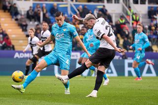 Un român e al doilea cel mai risipitor fotbalist din TOP 5 campionate europene! Cum îl descrie o publicație renumită: „Are două probleme”