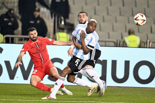 Valentin Crețu în acțiune în Qarabag - FCSB // FOTO: Răzvan Păsărică / sportpictures.eu