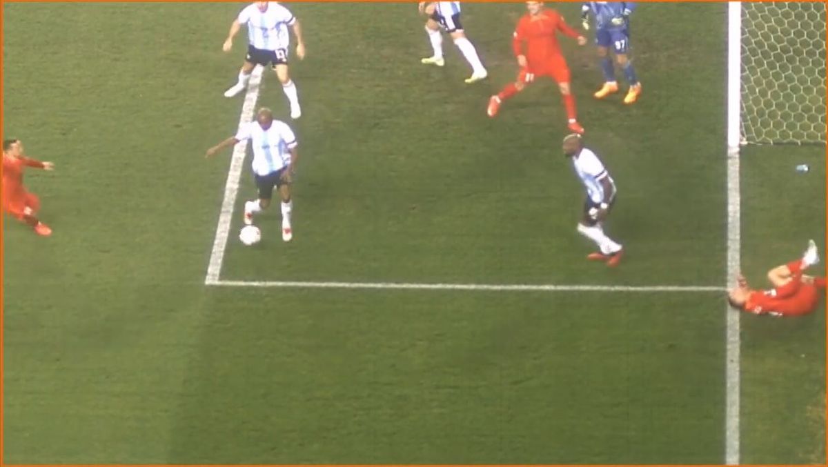 Penalty pentru FCSB refuzat de VAR la Baku » „Centralul” și-a schimbat decizia