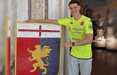 Portarul Franz Stolz ajunge azi în România și poate juca pentru Rapid din etapa viitoare » Ce se întâmplă cu atacantul David Ankeye