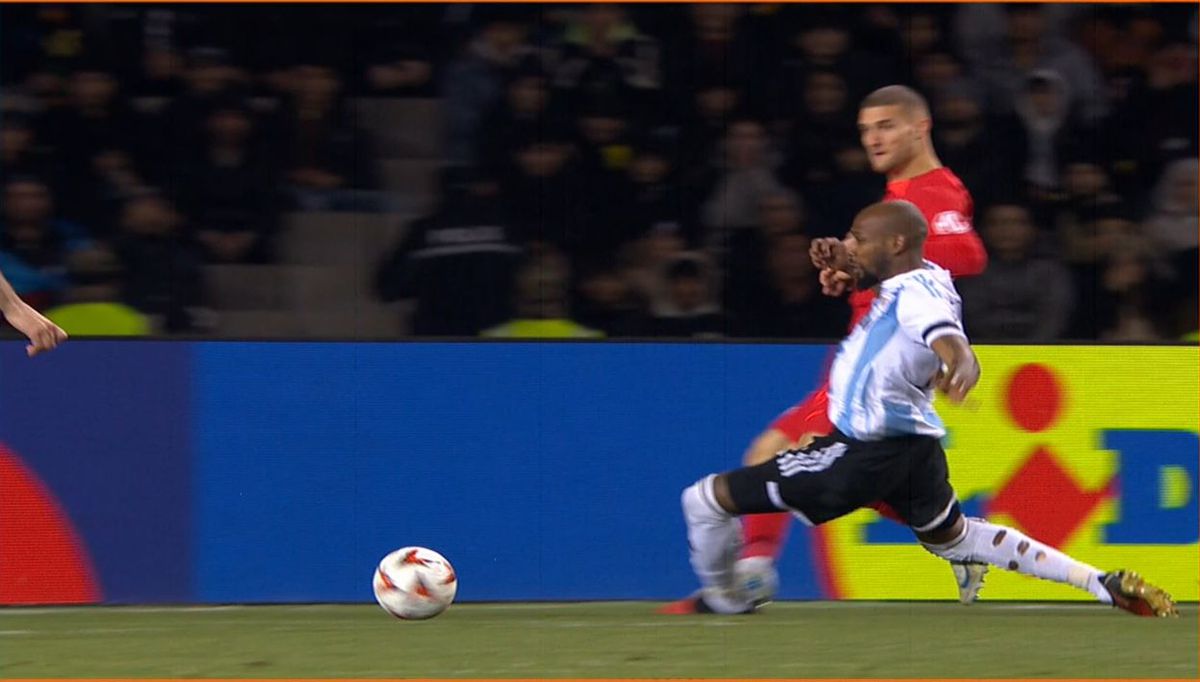 Penalty pentru FCSB refuzat de VAR la Baku » „Centralul” și-a schimbat decizia