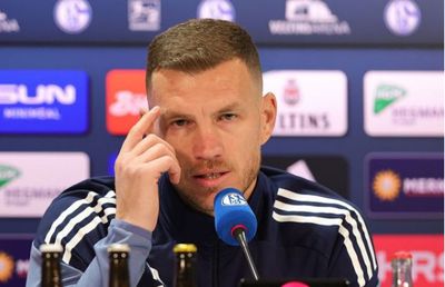 Dzekomania la Gelsenkirchen » Suporterii lui Schalke au cumpărat mii de tricouri ale atacantului de 39 de ani!