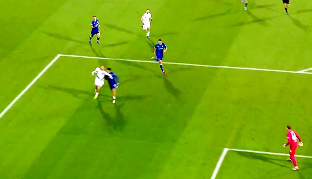 Penalty-ul cerut de Daniel Bîrligea în Dinamo Zagreb - FCSB