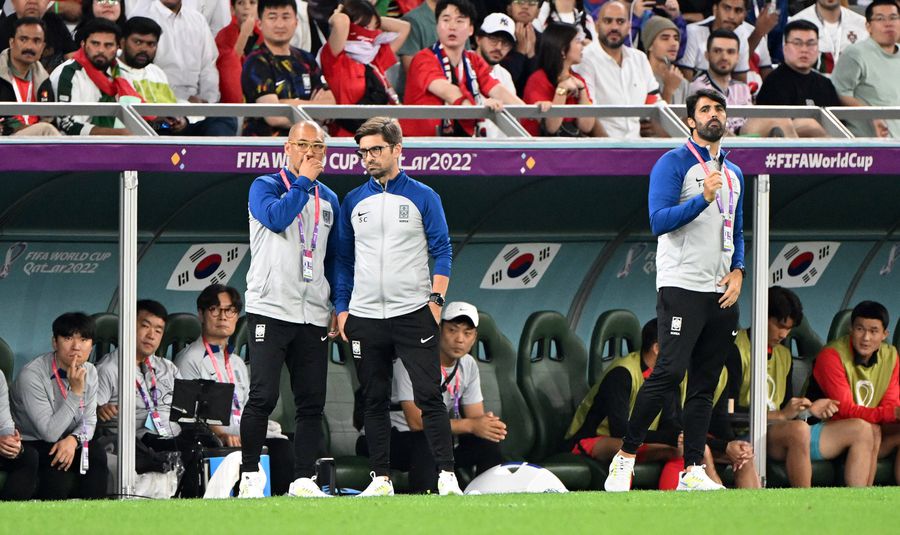 Filipe Coelho, pe banca Coreei de Sud, la Campionatul Mondial din 2022 (dreapta) // foto: Imago „Portugalia va câștiga Mondialul pentru Diogo Jota” » Singurul antrenor din Superligă prezent la Campionatul Mondial precedent și golgheterul echipei de play-off îi văd favoriți pe lusitani în 2026