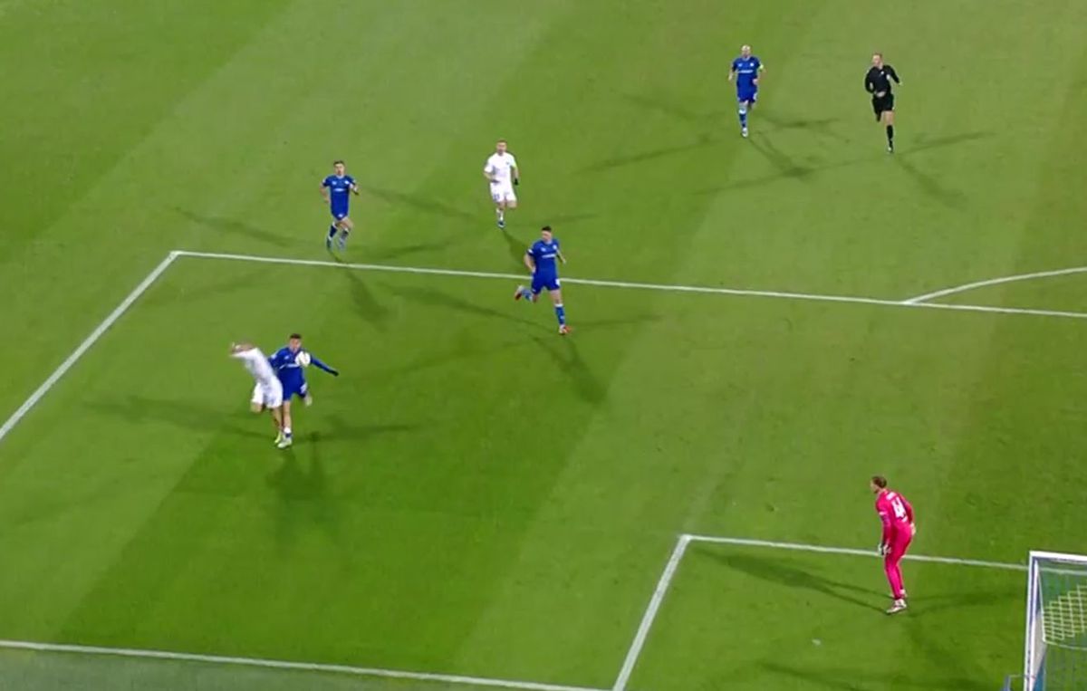 Penalty-ul cerut de Daniel Bîrligea în Dinamo Zagreb - FCSB